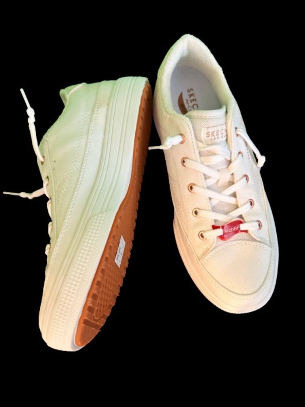 Skechers Arch Fit White Sneakers – Brand New